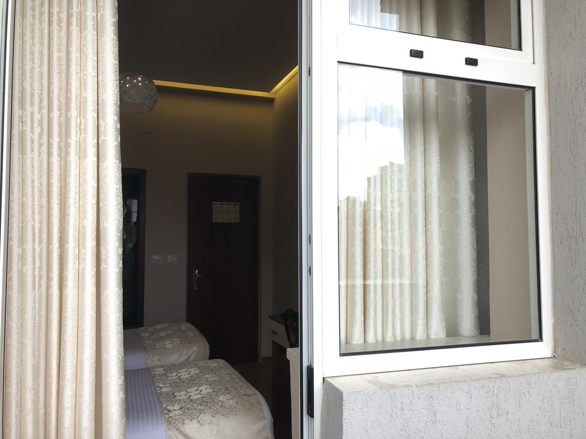 Hotel Palma Tirana Exteriör bild