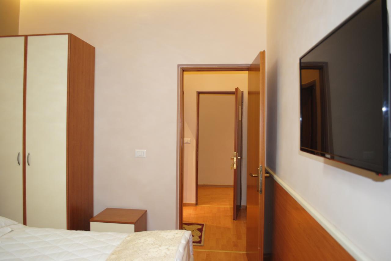 Hotel Palma Tirana Exteriör bild