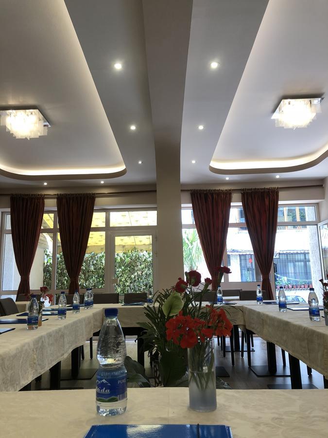 Hotel Palma Tirana Exteriör bild